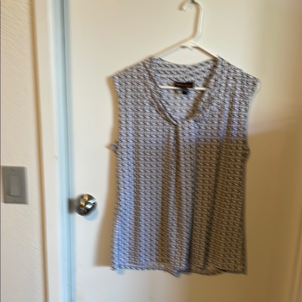 Women's Sleeveless Top - Black and White